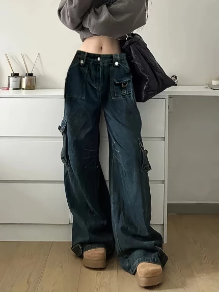 Women's High-Waisted Retro Cargo Jeans - Loose Fit, Multi-Pocket Denim