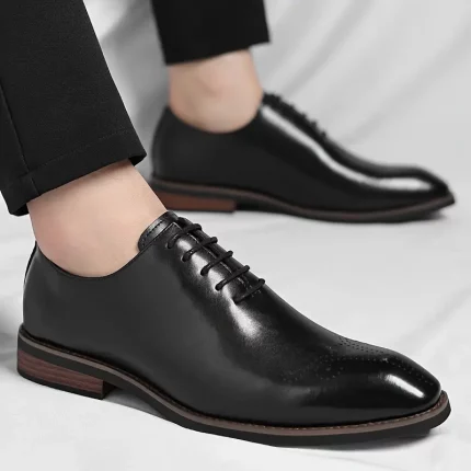 Men's classic lace-up formal shoes with exquisite perforated